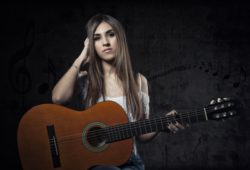 Kate Mirson apresentou música nova em março de 2018