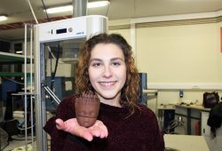 Tatiana Antunes e a primeira peça feita com a nova tecnologia