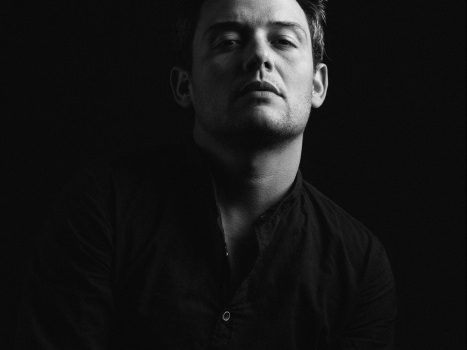 André Viamonte lança álbum de estreia - Via